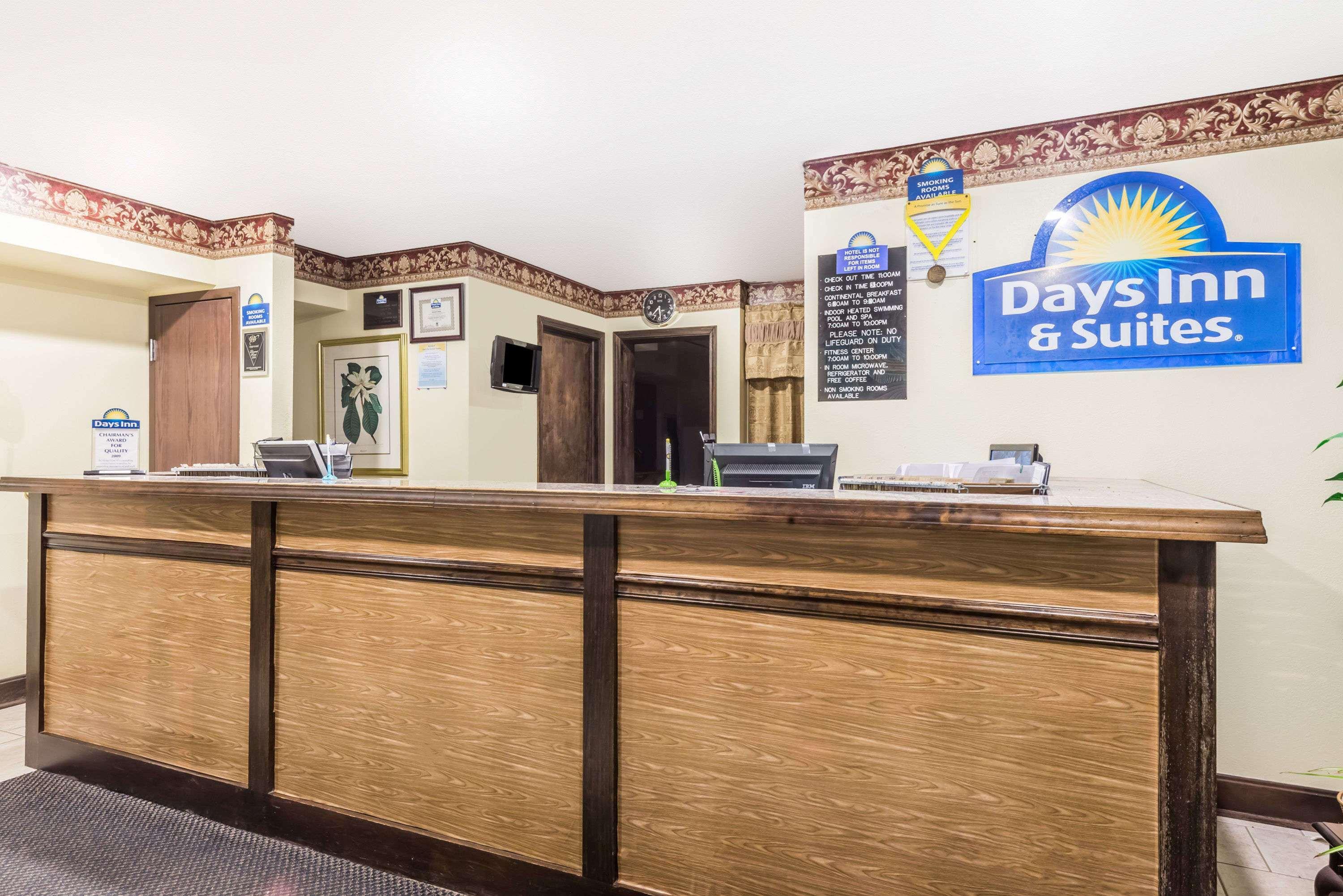 Days Inn & Suites By Wyndham Youngstown / Girard Ohio Экстерьер фото